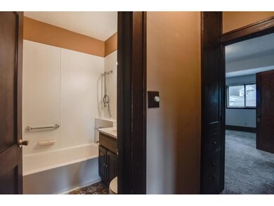 3859-Dupont-Ave-010