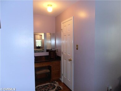 Master Bedroom - Dressing area between master bath