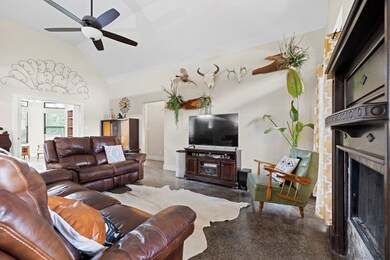 602 Persimmon Ct, Fredericksburg, TX 78624 - photo 5