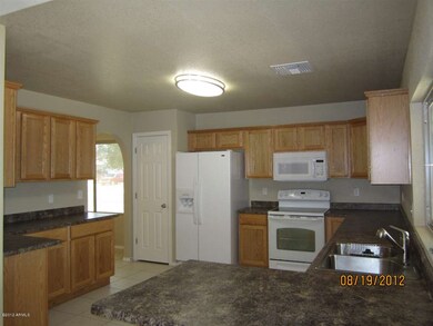 3901 Lupine kitchen