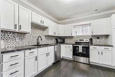 290 Highland Dr NW, Cedar Rapids, IA 52405 - photo 7