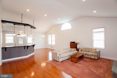 1041 Frosty Hollow Rd, Langhorne, PA 19047 - photo 5