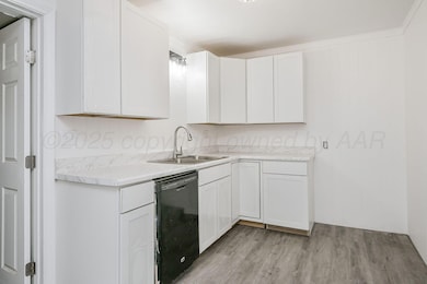 707 S Manhattan-10