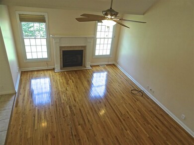 Vaulted Ceiling, Gas fireplace, Hardwood floors , 