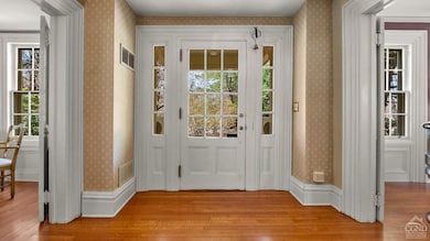 6 Foyer