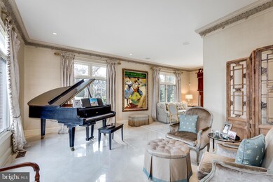 10801 Tradewind Dr, Oakton, VA 22124 - photo 6