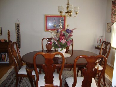 121 E Poplar Dr, Delmar, NY 12054 - photo 5