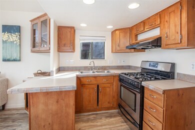 Efficient kitchen with dish washer!