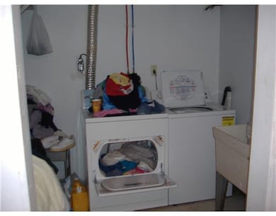 172 Gallatin St, Providence, RI 02907 - photo 4