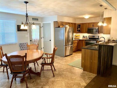 888 S State St, Lincoln, IL 62656 - photo 6