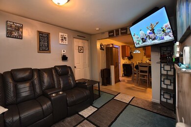 8 Clyde St, West Warwick, RI 02893 - photo 5