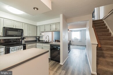 5970 Rowanberry Dr, Elkridge, MD 21075 - photo 3