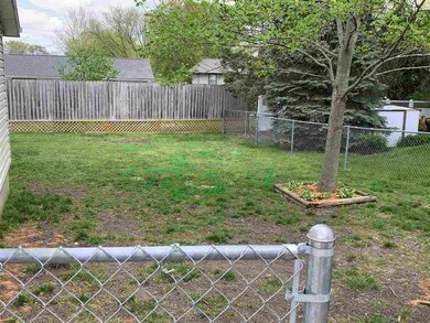 1214 Orchard Dr, Cedar Falls, IA 50613 - photo 2