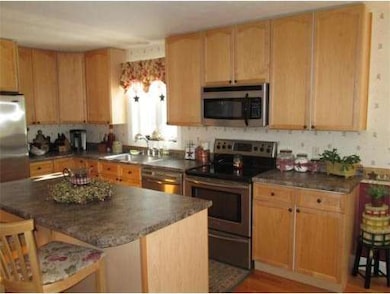 34 Mount Pleasant St, Oxford, MA 01540 - photo 2