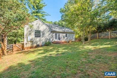 217 Blackthorn Ln, Charlottesville, VA 22902 - photo 2