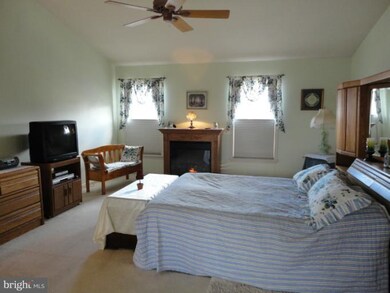 483 Hawkridge Ln, Sykesville, MD 21784 - photo 4