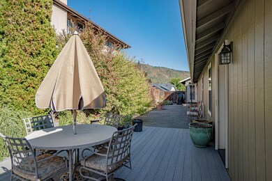 906 NW Regent Dr, Grants Pass, OR 97526 - photo 6