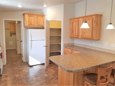 007 Kitchen