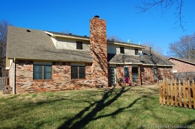 2325 Chapel Hill Ct, Bartlesville, OK 74006 - photo 2