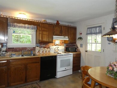205 Concord St, Nashua, NH 03064 - photo 2