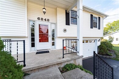 Pretty front porch!