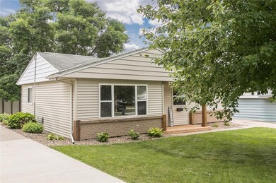 1315 18th St SW, Cedar Rapids, IA 52404 - photo 3