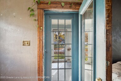 1116-Hamlin-Pl-WindowStill-34