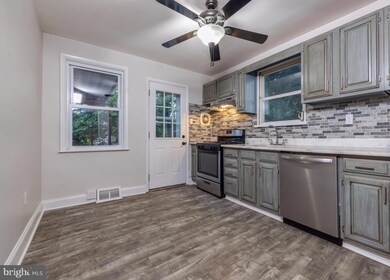 20 Golf Rd, Darby, PA 19023 - photo 3