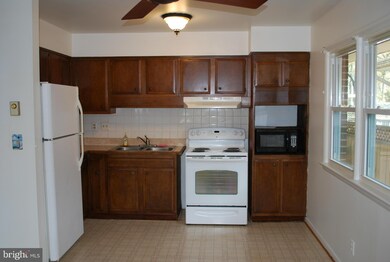 1206 Marshall Ave, Colonial Beach, VA 22443 - photo 3