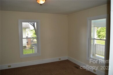 615 Charlotte Ave, Statesville, NC 28677 - photo 3