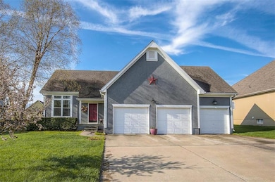 315 SW Albatross Ct, Lees Summit, MO 64082 - photo 2