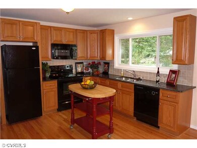 Kitchen - Beautiful kitchen with all new appliance