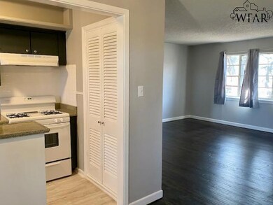 3701 Southmoor Ln unit . 9 E, Wichita Falls, TX 76302 - photo 6