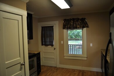 315 W Creek St, Fredericksburg, TX 78624 - photo 7