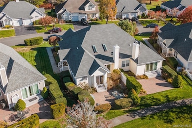 53 Goose Neck Ln unit 53, Riverhead, NY 11901 - photo 5