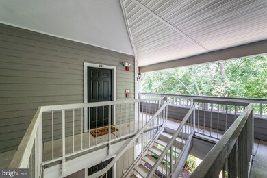 4404 Helmsford Ln unit 203, Fairfax, VA 22033 - photo 3