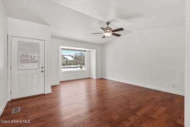 9310NMapleSt-2