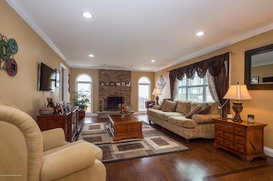 08_17WalnutCt_3_FamilyRoom_HiRes