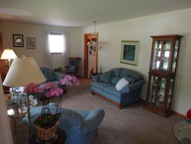 465 N Emery Ln, Elmhurst, IL 60126 - photo 3