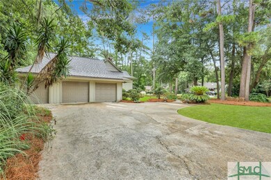 Side Garage / Driveway
