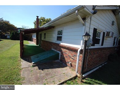 2315 Fremont Ave, Reading, PA 19605 - photo 6