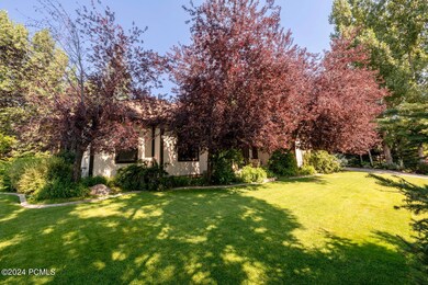 1307 N Dutch Highland Dr-large-013-033-E
