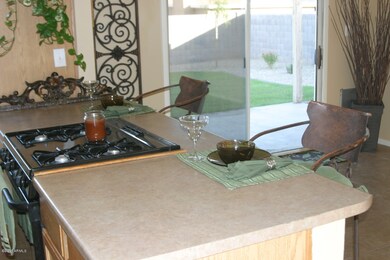 BREAKFAST BAR / KITCHEN