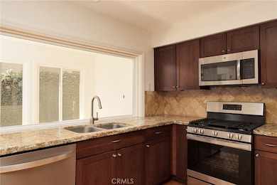 17042 Twain Ln, Huntington Beach, CA 92649 - photo 5