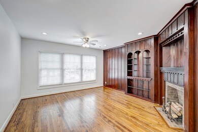 This home offers gleaming real wood floors,mock fi