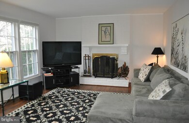 5822 Glen Forest Dr, Falls Church, VA 22041 - photo 4