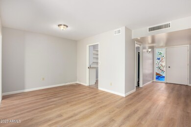 Eat in Kitchen/Dining room