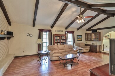 600 Briarwilde Ct, Alvin, TX 77511 - photo 5