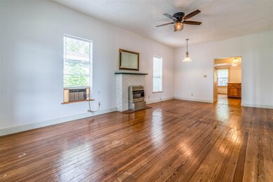 811 W Morgan St, Denison, TX 75020 - photo 4