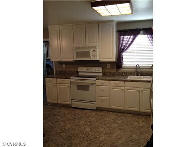 Kitchen - Wonderful Eat-in Kitchen with New update